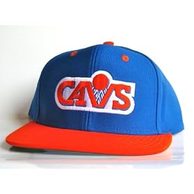 Casquette Neuve Ajustable Officielle NBA - CLEVELAND CAVALIERS Snapback - Visiere Plate - Casquette Bleue/Orange