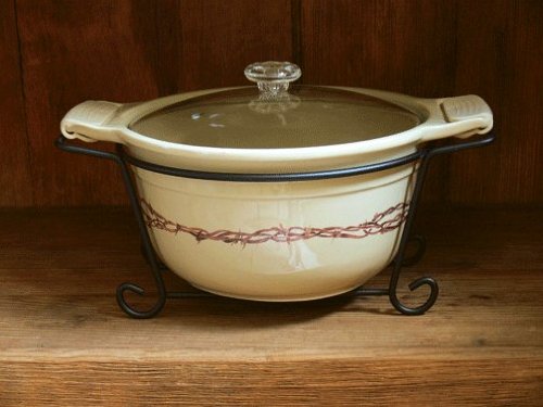 Barbwire Round Casserole with Lid and Caddy (3.25 qt)