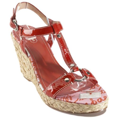 I know that the summer is gone for the 08 season, but their are still great deals left over for some very nice look Coach Sandals.  Case in point these Red Maryellen Open Strap Coach Sandals