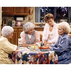 BEATRICE ARTHUR AS DOROTHY PETRILLO ZBORNAK HOLLINGSWORTH, ESTELLE GETTY AS SOPHIA SPIRELLI PETRILLO WEINSTOCK, RUE MCCLANAHAN AS BLANCHE ELIZABETH HOLLINGSWORTH DEVERAUX, BETTY WHITE AS ROSE MARTIN LINDSTROM NYLUND FROM THE GOLDEN GIRLS #4 - IN FARBE - Filmfoto - GROSS - 20x16" (50x40cm)