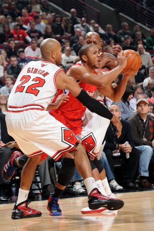 Los Angeles Clippers v Chicago Bulls: Eric Gordon, Taj Gibson and Keith Bogans Photographic Poster Print by Randy Belice, 24x36