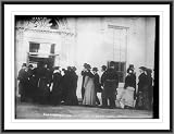 Newswire Photo (XL): The general public being admitted to the White House