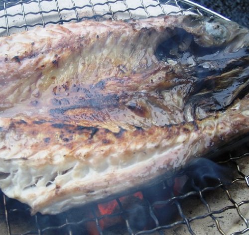 お買い得！【沼津ひもの本舗】　毎日の一品に　和食健康朝ごはん！　簡単後始末！　頭のついてないアジ干物20枚入　たまに高級魚有り？！　身近に産直ひもの！アウトレット干物福袋