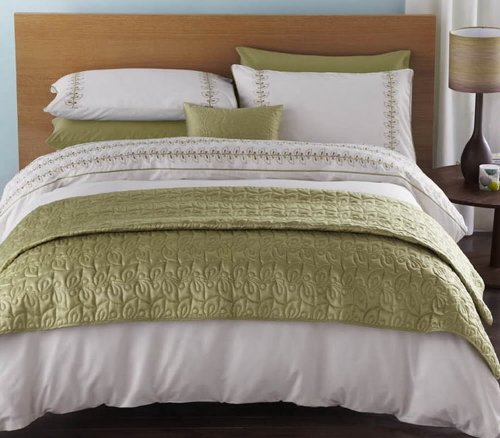 White & Green Bedspread / Throw - Leaves