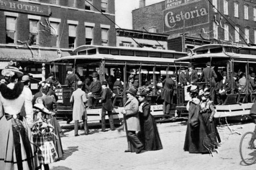 Canvas Print, Taking the Trolley through Queens - 30 x 20