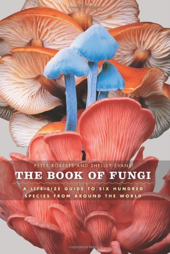 The Book of Fungi: A Life-Size Guide to Six Hundred Species from around the World by Roberts Peter Evans Shelley (2011-04-15) Hardcover