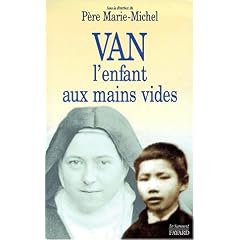 Van, l'enfant aux mains vides
