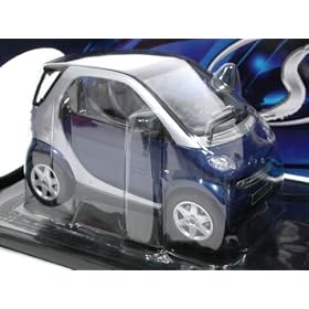 Smart Fortwo Coupe (Blue or Silver) 1:18 Diecast Car Model by Maisto