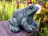 Eigenschaften Tiefes Kunsthandwerk GbR  / Steinfigur Tierfigur Frosch klein grün