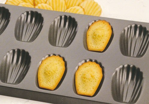 Chicago Metallic 12-Cup Nonstick Madeleine Pan