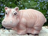 Eigenschaften Tiefes Kunsthandwerk GbR  / Steinfigur Tierfigur Nilpferd terracotta