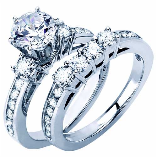 Endearing Diamond Women Engagement Ring Set (Center stone is
