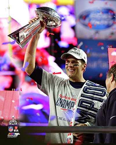 Tom Brady with the Vince Lombardi Trophy - NFL Super Bowl XLIX 8x10 Photo (New England Patriots)