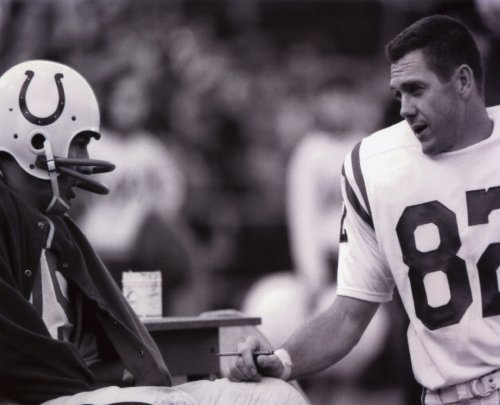 RAYMOND BERRY & JOHNNY UNITAS BALTIMORE COLTS 8X10 SPORTS ACTION PHOTO (D)
