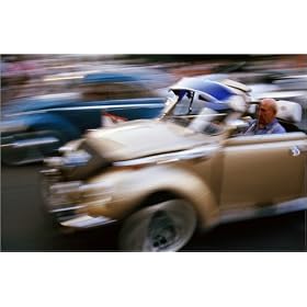 photographie Old-timer in old car, Under den Linden. est disperible en (L x H): 90 x 60 cm de M. ...