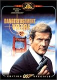 James Bond, Dangereusement v�tre