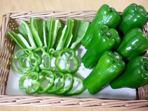 松浦さんちのおいしいっピーマン 宮崎県産A品１ｋｇ（個数目安25個～30個）農家直送　九州,宮崎