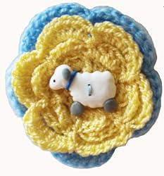 Hand-crocheted Flower Pin for Mom - Baby Sheep [Baby Product]
