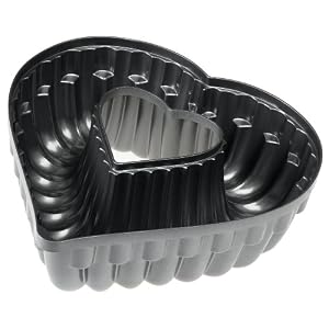 Kaiser Bakeware KaiserCast 11-Inch 12-Cup Heart-Shaped Bundform Pan by Kaiser