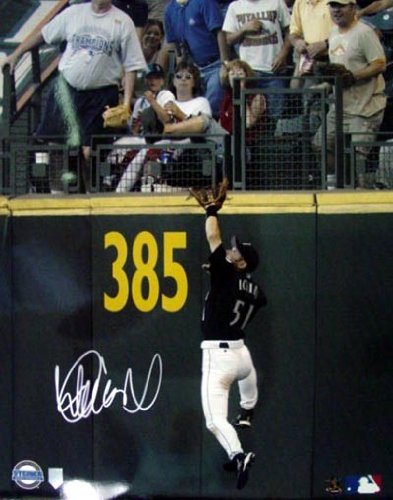 Ichiro Suzuki Autographed/Hand Signed Seattle Mariners 16x20 Photo (Wall Catch)