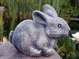 Eigenschaften Tiefes Kunsthandwerk GbR  / Steinfigur Tierfigur Hase Hoppel Ostern schiefergrau