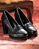 Croco-embossed pump