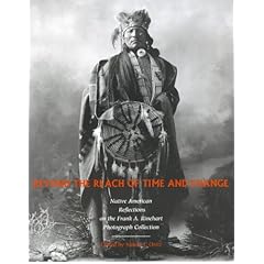 【クリックで詳細表示】Beyond The Reach Of Time And Change： Native American Reflections On The Frank A. Rinehart Photograph Collection (Sun Tracks， V. 53) [ハードカバー]
