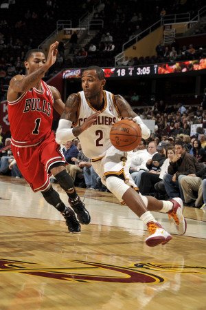 Chicago Bulls v Cleveland Cavaliers: Mo Williams and Derrick Rose Photographic Poster Print by David Liam Kyle, 12x18