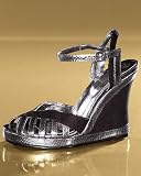 Peep-toe pump