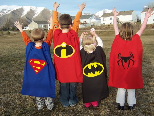Set 2 Reversible Capes Superman, Incredibles and Batman, Spiderman comes with 2 masks