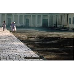 Poster 60 x 40 cm - "Followers of Vietnam's indigenous Cao Dai religion at Holy See, Cao Dai Temple Complex." von Stu Smucker / Lonely Planet Images - auch in anderen Gr��en und als Leinwandbild erh�ltlich