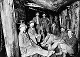 1909 CHANCE MINE WALLACE IDAHO MINERS AT LUNCH PHOTO