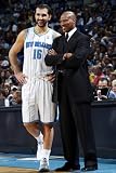 Cleveland Cavaliers v New Orleans Hornets: Peja Stojakovic and Byron Scott Photographic Poster Print by Layne Murdoch, 8x12