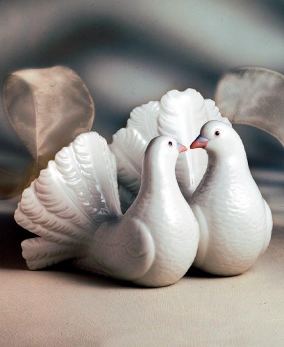 LladrÃ³ Kissing Doves Figurine