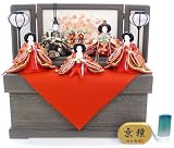 秀光オリジナル限定品 雛人形衣装着五人コンパクト収納飾りセット コンパクトさと豪華さを両立させた金彩山桜の蒔絵入り焼桐収納箱に西陣正絹衣装の五人 山桜