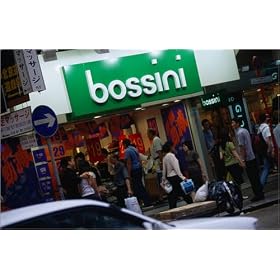 photographie Bossini store in Causeway Bay, Hong Kong's top shopping and nightlife area est dispe...