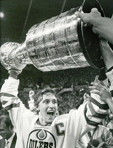 Hockey Edmonton Oiler Wayne Gretzky Stanley Cup - 11"x14" Photo