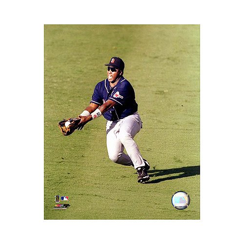 San Diego Padres Tony Gwynn 1998 Fielding Action 8X10 Photo Mounted In 11X14 Double Mat