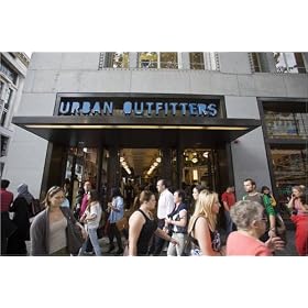 photographie Urban Outfitters. est disperible en (L x H): 100 x 70 cm de N. Setchfield