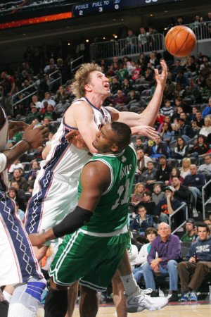 Boston Celtics v New Jersey Nets: Troy Murphy and Glen Davis Photographic Poster Print by Jeyhoun Allebaugh, 28x42