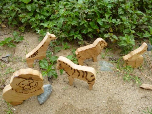 QToys Australia 12 Safari And Farm Animals Play Set (Wooden Toys)