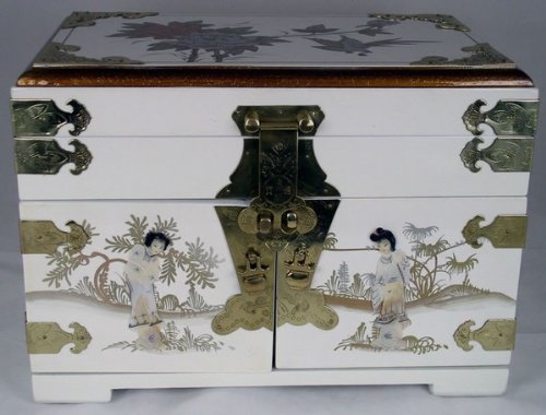Elegant Oriental White Lacquered Jewelry Box