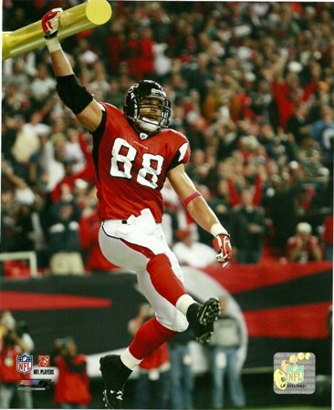 Tony Gonzalez Atlanta Falcons Dunking Football 8x10 Photo