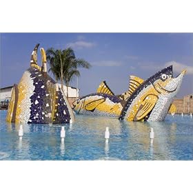 photographie Tuna fountain on the Malecon near the docks. est disperible en (L x H): 100 x 70 cm ...