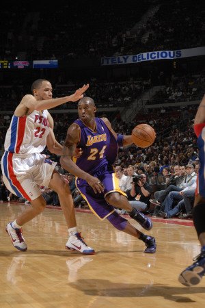Los Angeles Lakers v Detroit Pistons: Kobe Bryant and Tayshaun Prince Photographic Poster Print by Allen Einstein, 16x24