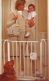 DO NOT USE The First Years: Hands Free Gate DO NOT USE The First Years: Hands-Free Gate