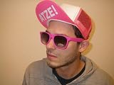 AtzenCap ( ohne Brille ) in weiss / neonpink mit Aufdruck "ATZE!" unter dem Schirm. Die passende Brille k�nnen Sie in unserem Shop gleich mitbestellen - 