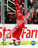 Daniel Cleary celebrates after scoring a shorthanded third period goal against the Pittsburgh Pengu , 16x20