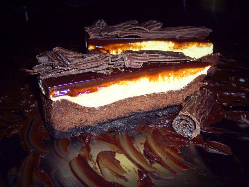 6lb Ebony & Ivory Cheesecake By TheCheesecakeBar.com by TheCheesecakeBar.com