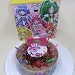 ★スマイルプリキュア!・キャラデコ・チョコ生クリーム苺デコレーションケーキ5号スライス苺2段サンド(バースデーオーナメント・キャンドル6本付き)